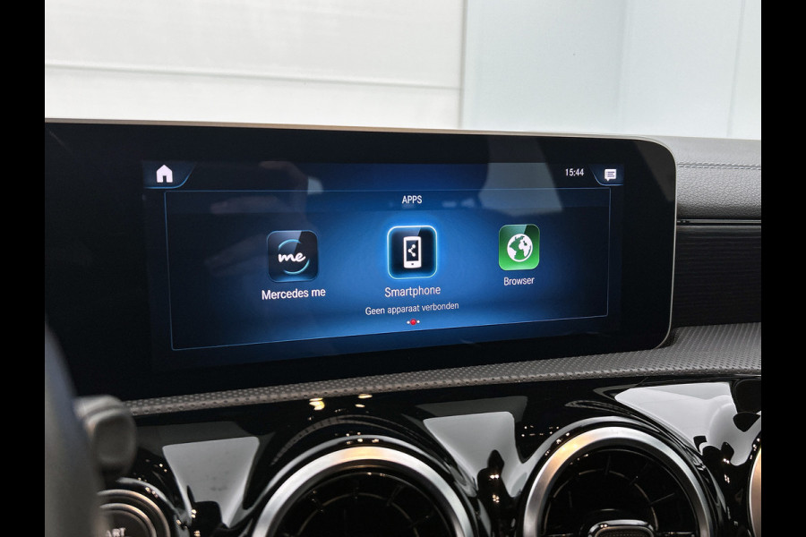 Mercedes-Benz CLA-Klasse Shooting Brake 200 Business Luxury | Lichtmetalen velgen | MBUX wide screen | Navigatie | Parkings support met camera achter | Inclusief 24 maanden Mercedes-Benz Certified garantie voor Europa.