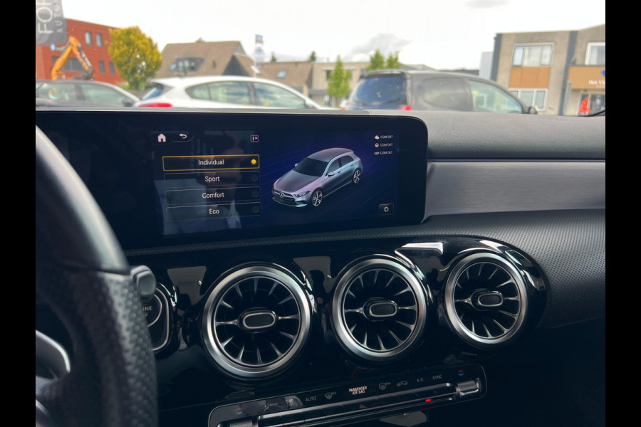 Mercedes-Benz A-Klasse 180 Business Solution AMG NL AUTO | PANO | STOELVERW | CAMERA | SFEERVERL | MEMORY