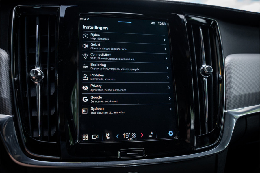 Volvo V90 2.0 T6 AWD R-Design ** Panodak ** Trekhaak ** NAP!!
