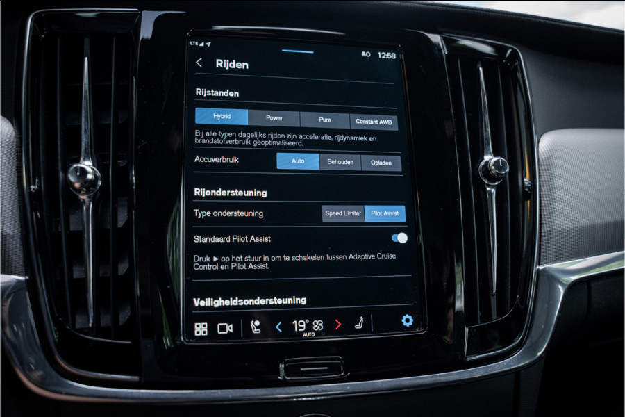 Volvo V90 2.0 T6 AWD R-Design ** Panodak ** Trekhaak ** NAP!!