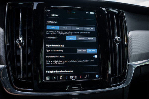 Volvo V90 2.0 T6 AWD R-Design ** Panodak ** Trekhaak ** NAP!!