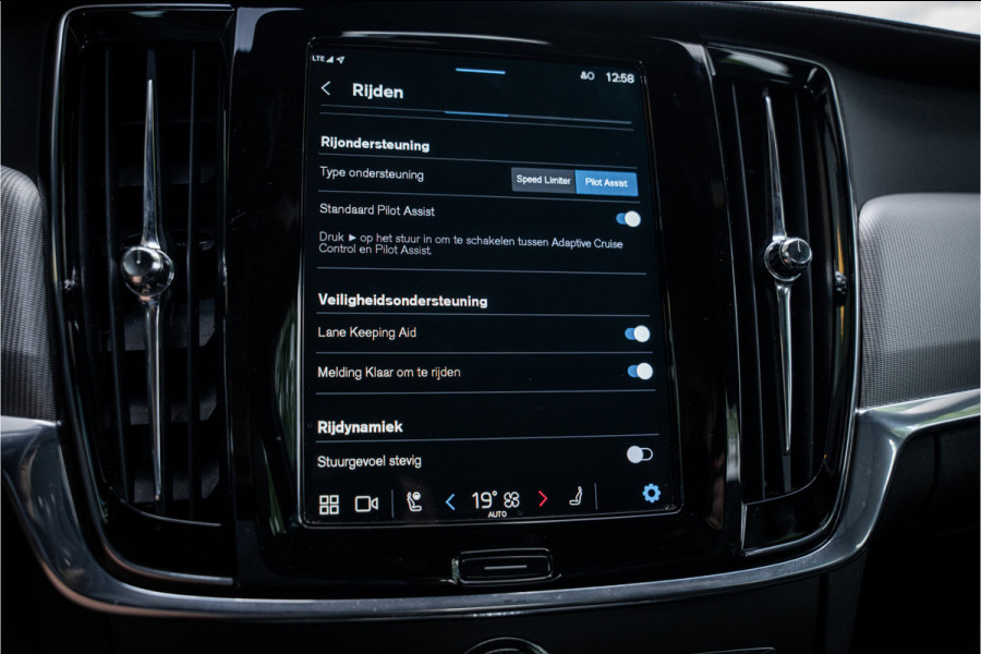Volvo V90 2.0 T6 AWD R-Design ** Panodak ** Trekhaak ** NAP!!