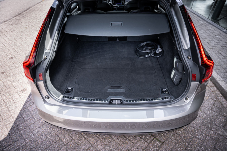 Volvo V90 2.0 T6 AWD R-Design ** Panodak ** Trekhaak ** NAP!!