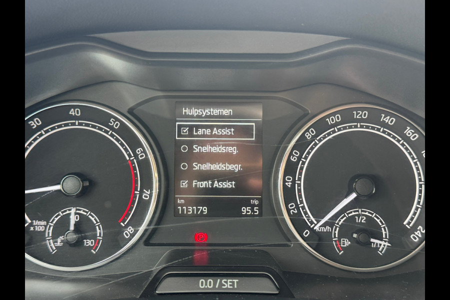 Škoda SCALA 1.0 TSI * Trekhaak * Carplay * Parkeersensoren * Lichtmetalen Velgen *