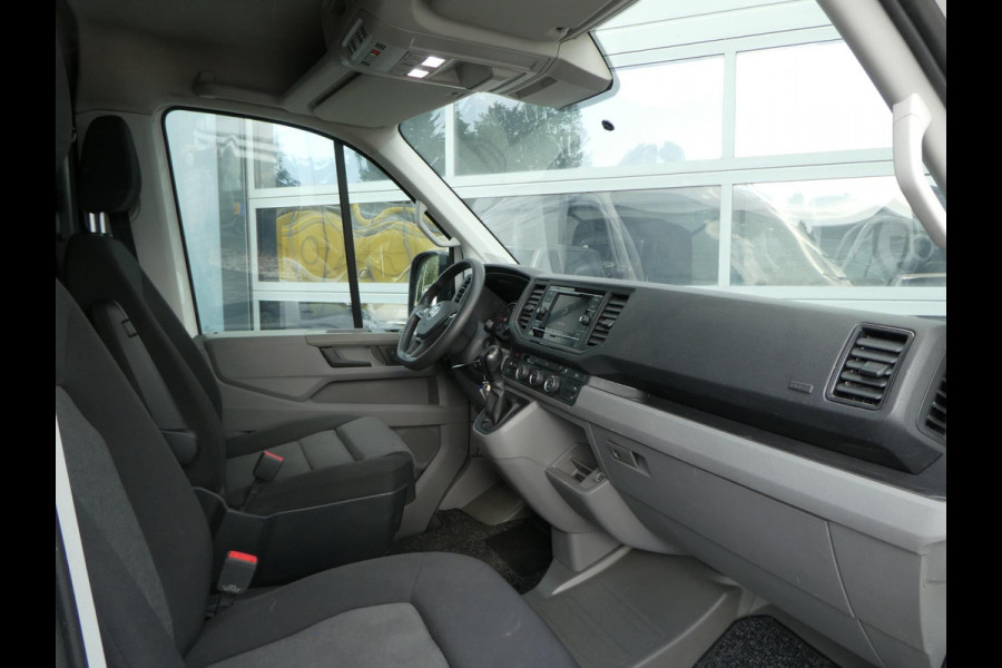 Volkswagen Crafter 35 2.0 TDI 180 pk L3H3 ( L2H2) airco, apple carplay ,camera ,trekhaak