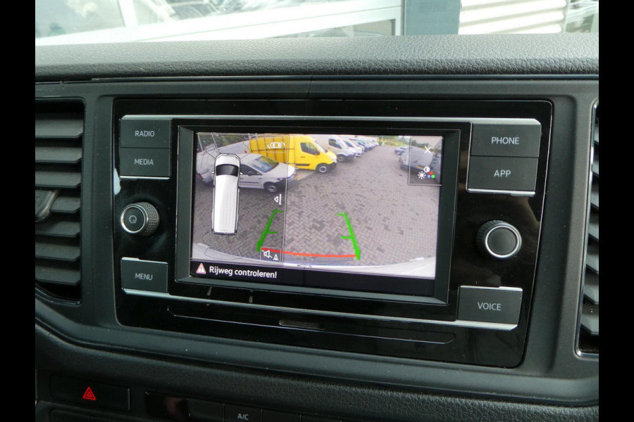 Volkswagen Crafter 35 2.0 TDI 180 pk L3H3 ( L2H2) airco, apple carplay ,camera ,trekhaak