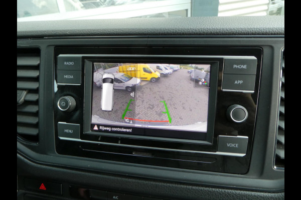 Volkswagen Crafter 35 2.0 TDI 180 pk L3H3 ( L2H2) airco, apple carplay ,camera ,trekhaak