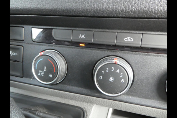 Volkswagen Crafter 35 2.0 TDI 180 pk L3H3 ( L2H2) airco, apple carplay ,camera ,trekhaak