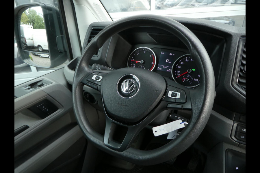 Volkswagen Crafter 35 2.0 TDI 180 pk L3H3 ( L2H2) airco, apple carplay ,camera ,trekhaak