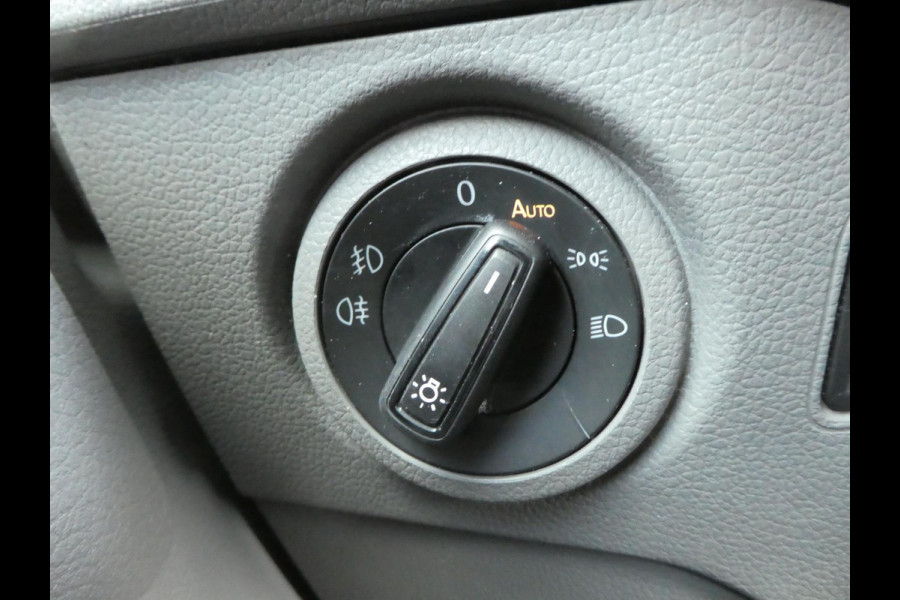 Volkswagen Crafter 35 2.0 TDI 180 pk L3H3 ( L2H2) airco, apple carplay ,camera ,trekhaak