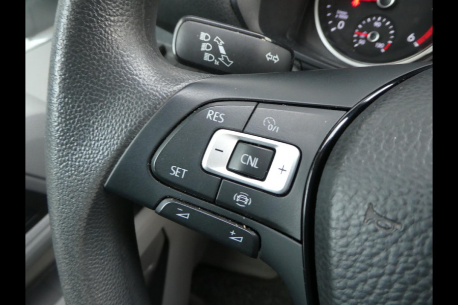 Volkswagen Crafter 35 2.0 TDI 180 pk L3H3 ( L2H2) airco, apple carplay ,camera ,trekhaak