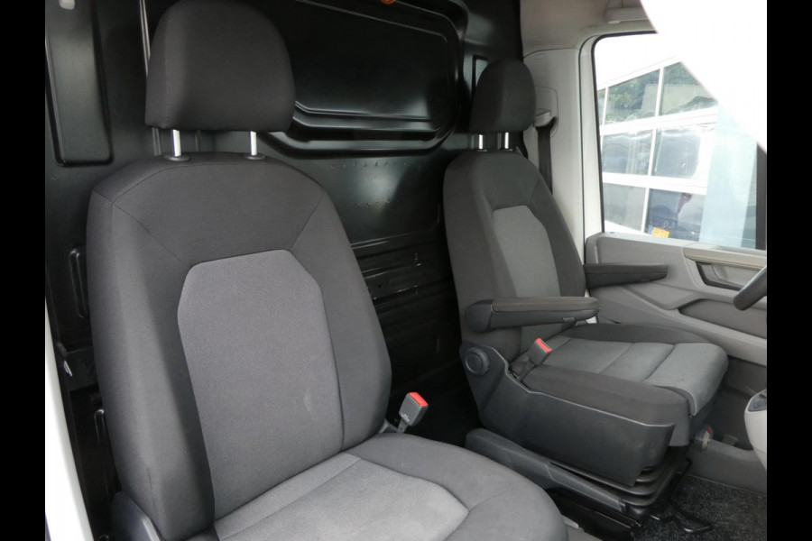 Volkswagen Crafter 35 2.0 TDI 180 pk L3H3 ( L2H2) airco, apple carplay ,camera ,trekhaak