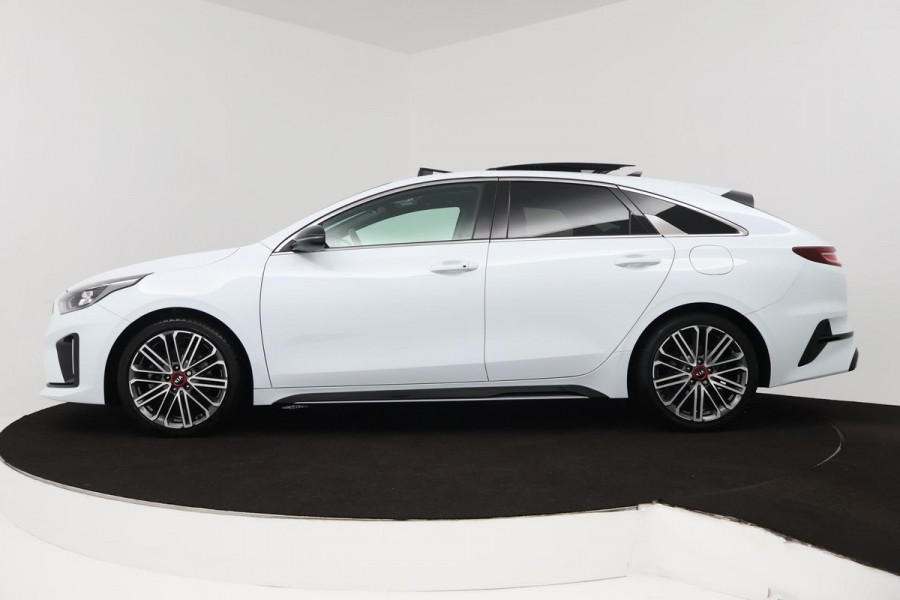 Kia ProCeed 1.5 T-GDI GT-Line (PANORAMADAK, ACHTERUITRIJCAMERA, NAVIGATIE, AUTOMAAT, STOEL/STUUR VERWARMING, NL-AUTO)
