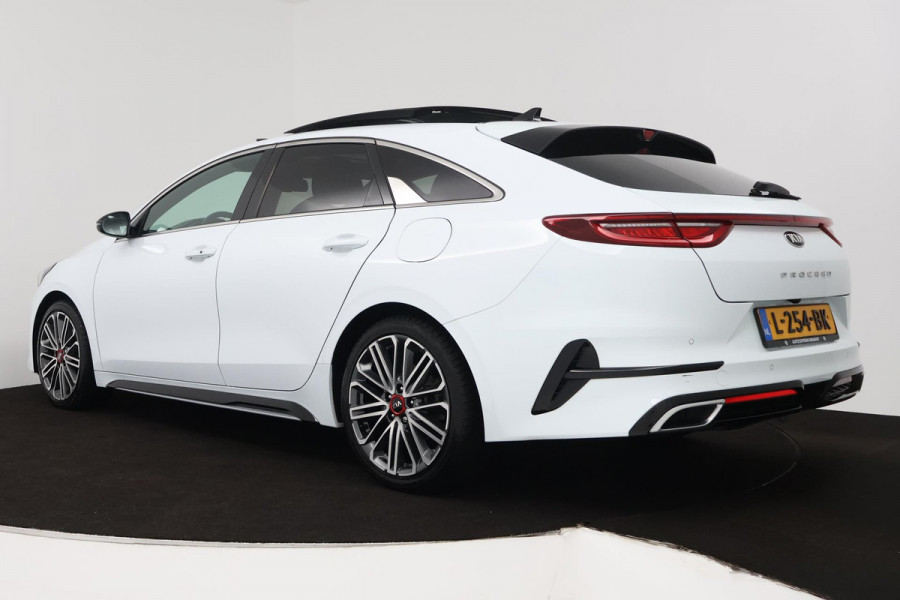 Kia ProCeed 1.5 T-GDI GT-Line (PANORAMADAK, ACHTERUITRIJCAMERA, NAVIGATIE, AUTOMAAT, STOEL/STUUR VERWARMING, NL-AUTO)