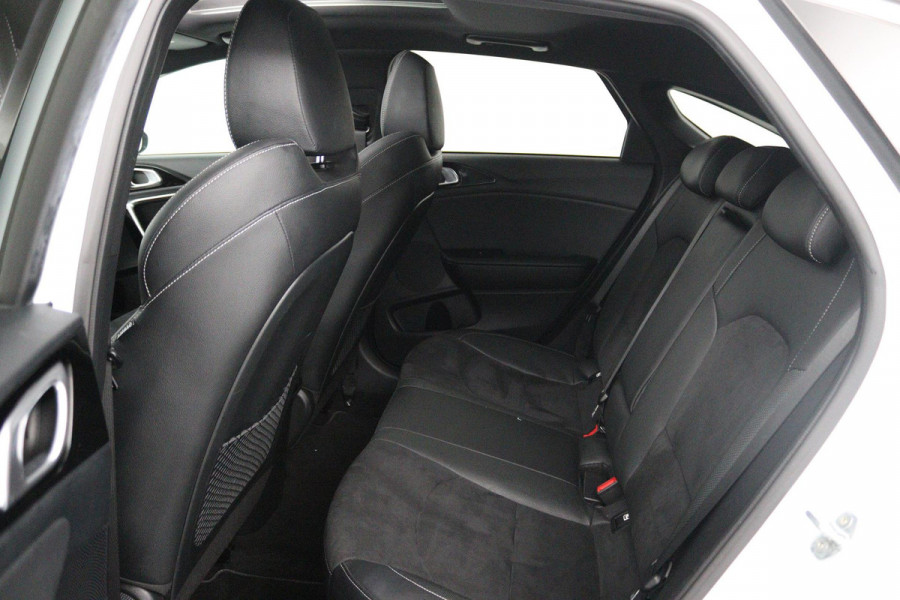 Kia ProCeed 1.5 T-GDI GT-Line (PANORAMADAK, ACHTERUITRIJCAMERA, NAVIGATIE, AUTOMAAT, STOEL/STUUR VERWARMING, NL-AUTO)