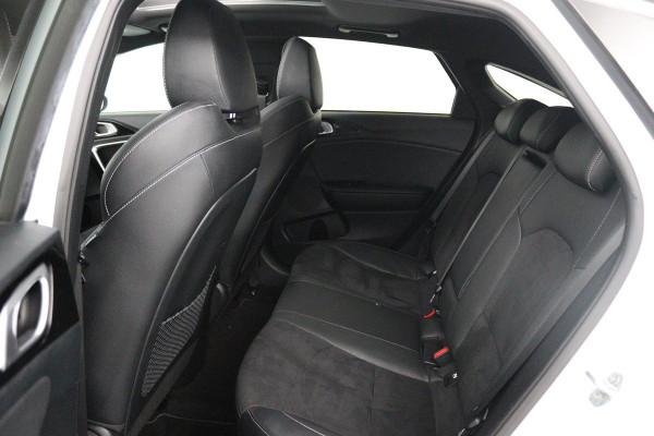 Kia ProCeed 1.5 T-GDI GT-Line (PANORAMADAK, ACHTERUITRIJCAMERA, NAVIGATIE, AUTOMAAT, STOEL/STUUR VERWARMING, NL-AUTO)