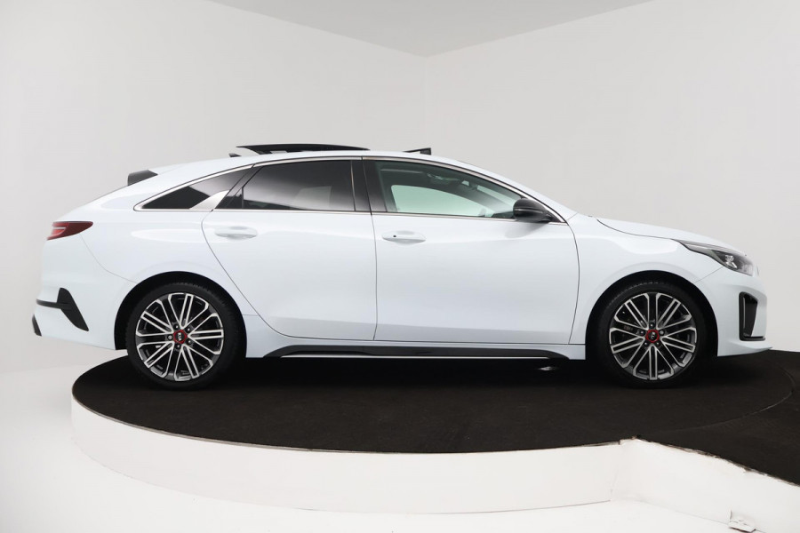Kia ProCeed 1.5 T-GDI GT-Line (PANORAMADAK, ACHTERUITRIJCAMERA, NAVIGATIE, AUTOMAAT, STOEL/STUUR VERWARMING, NL-AUTO)