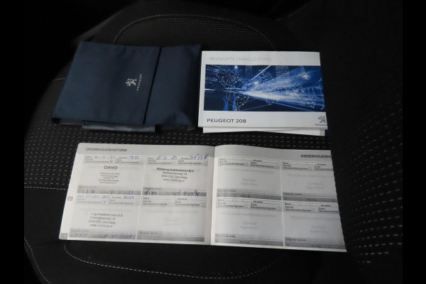 Peugeot 208 1.2 PureTech Blue Lease Allure AIRCO GLAZEN DAK CRUISE CONTROL