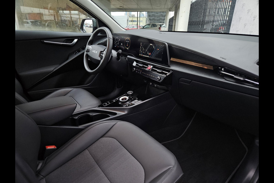 Kia Niro EV DynamicLine 64.8 kWh | Prijs incl. vooraftrek 2000.- inruilpremie | Adapt. Cruise | Carplay/Android Auto | Sensoren | Camera | Keyless Entry |
