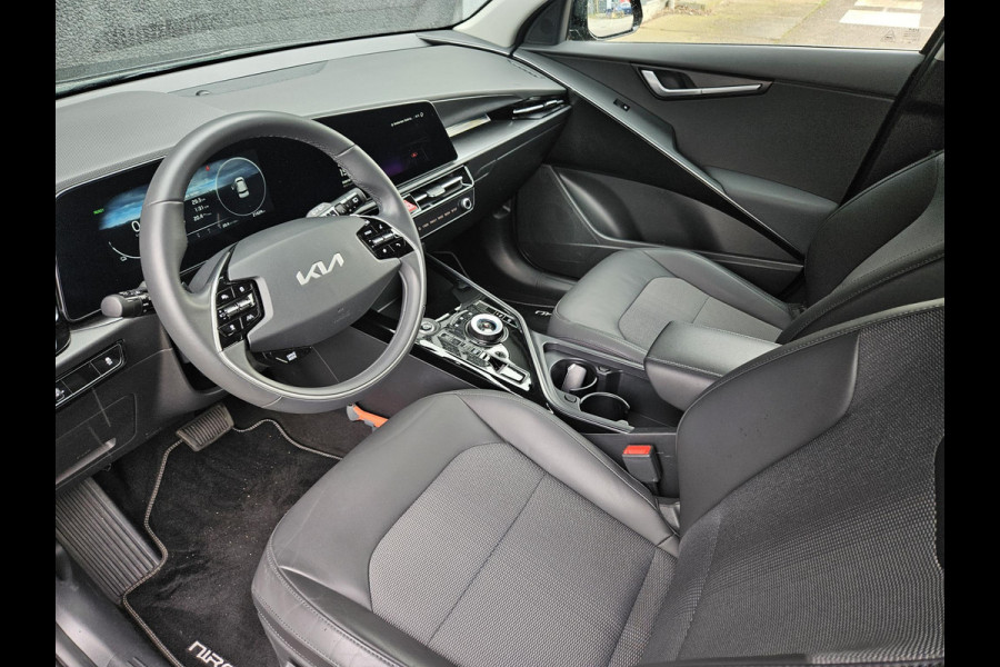 Kia Niro EV DynamicLine 64.8 kWh | Prijs incl. vooraftrek 2000.- inruilpremie | Automaat | Camera | Navi | H-Leder | Apple Carplay/Android Auto | Key-Less | Clima | 17" Velgen | PDC | Cruise | LED |