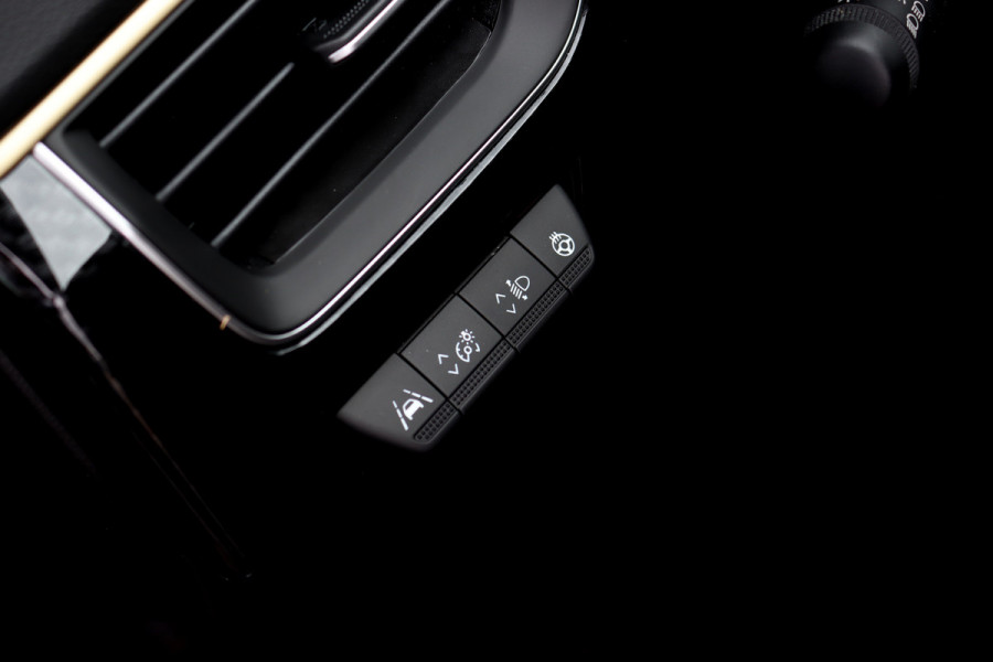 Renault Arkana 1.6 E-Tech hybrid 145 E-Tech engineered | ACC | BOSE | Verwarmd Stuurwiel | Stoelverwarming | Dodehoekassistent | Camera | Leder |