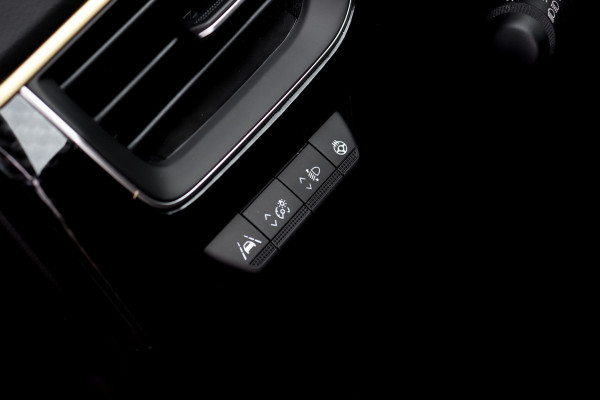 Renault Arkana 1.6 E-Tech hybrid 145 E-Tech engineered | ACC | BOSE | Verwarmd Stuurwiel | Stoelverwarming | Dodehoekassistent | Camera | Leder |
