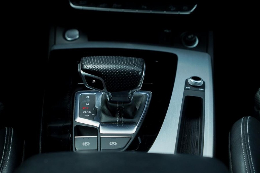Audi Q5 50 TFSI e S edition / S-Line / Trekhaak / Navi / Virtual