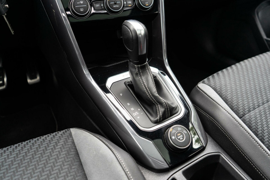 Volkswagen T-Roc 2.0 TSI 4Motion R-Line Pano / Beats / Trekhaak