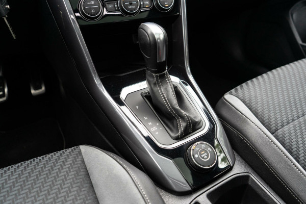 Volkswagen T-Roc 2.0 TSI 4Motion R-Line Pano / Beats / Trekhaak