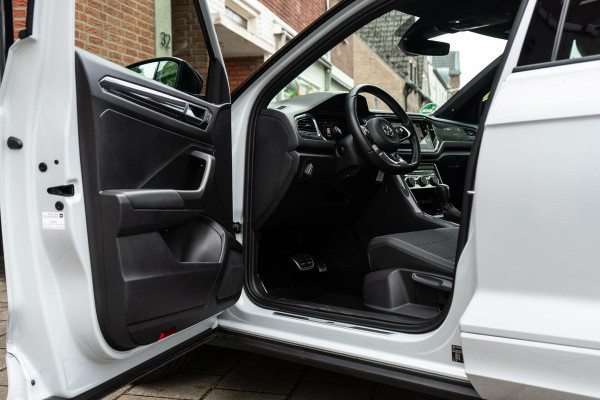 Volkswagen T-Roc 2.0 TSI 4Motion R-Line Pano / Beats / Trekhaak