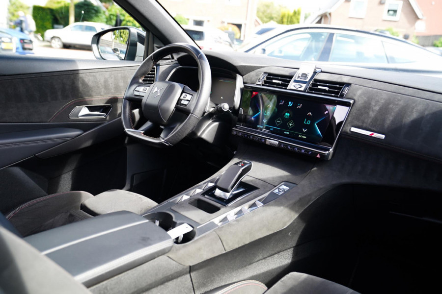 DS 7 Crossback E-Tense Performance Line+ | Panorama | incl BTW | LED | Camera | Trekhaak | LaneAssist | DealerOnderhouden | Hybrid