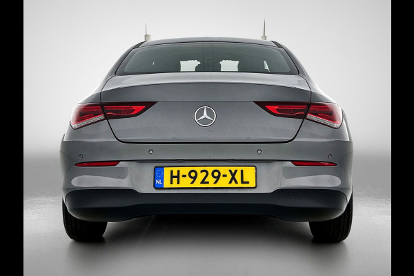 Mercedes-Benz CLA-Klasse 200 Business Solution Automaat (NAVIGATIE, STOELVERWARMING, CAMERA, PDC, GOED ONDERHOUDEN, 1e EIGENAAR)