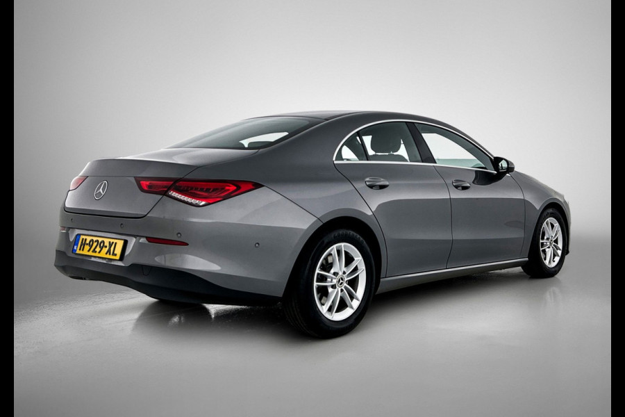 Mercedes-Benz CLA-Klasse 200 Business Solution Automaat (NAVIGATIE, STOELVERWARMING, CAMERA, PDC, GOED ONDERHOUDEN, 1e EIGENAAR)