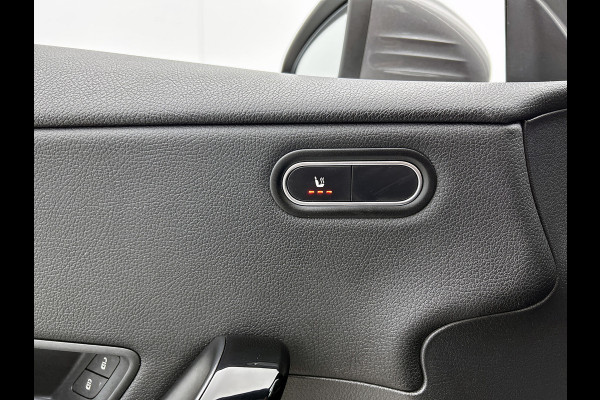 Mercedes-Benz CLA-Klasse 200 Business Solution Automaat (NAVIGATIE, STOELVERWARMING, CAMERA, PDC, GOED ONDERHOUDEN, 1e EIGENAAR)