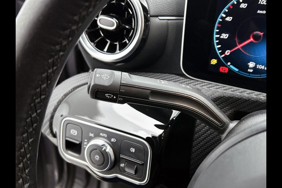 Mercedes-Benz CLA-Klasse 200 Business Solution Automaat (NAVIGATIE, STOELVERWARMING, CAMERA, PDC, GOED ONDERHOUDEN, 1e EIGENAAR)