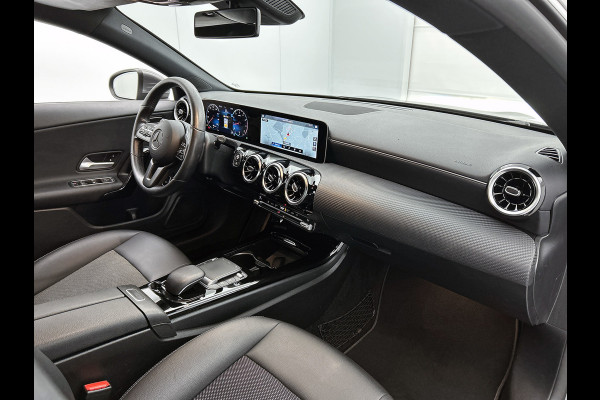 Mercedes-Benz CLA-Klasse 200 Business Solution Automaat (NAVIGATIE, STOELVERWARMING, CAMERA, PDC, GOED ONDERHOUDEN, 1e EIGENAAR)
