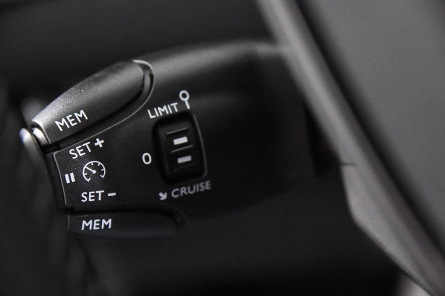 Peugeot 2008 Active *1ste Eigenaar*Navigatie*Parkassist*Carplay*