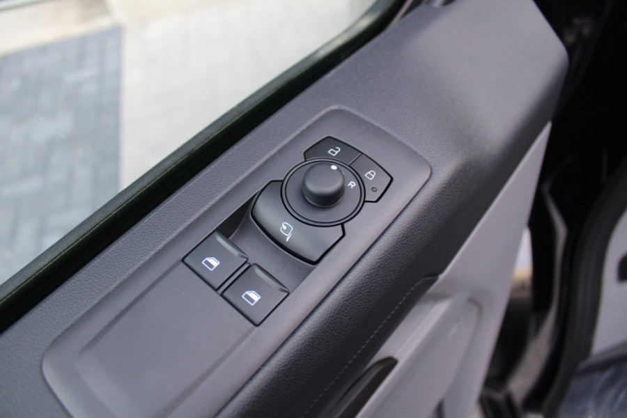 Ford Transit Custom 320 2.0 TDCI L2H1 Trend 170pk - Achterklep - Carplay - Android - LED koplampen - Stoelverwarming - 70l tank - Rijklaar