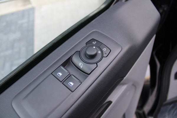 Ford Transit Custom 320 2.0 TDCI L2H1 Trend 170pk - Achterklep - Carplay - Android - LED koplampen - Stoelverwarming - 70l tank - Rijklaar