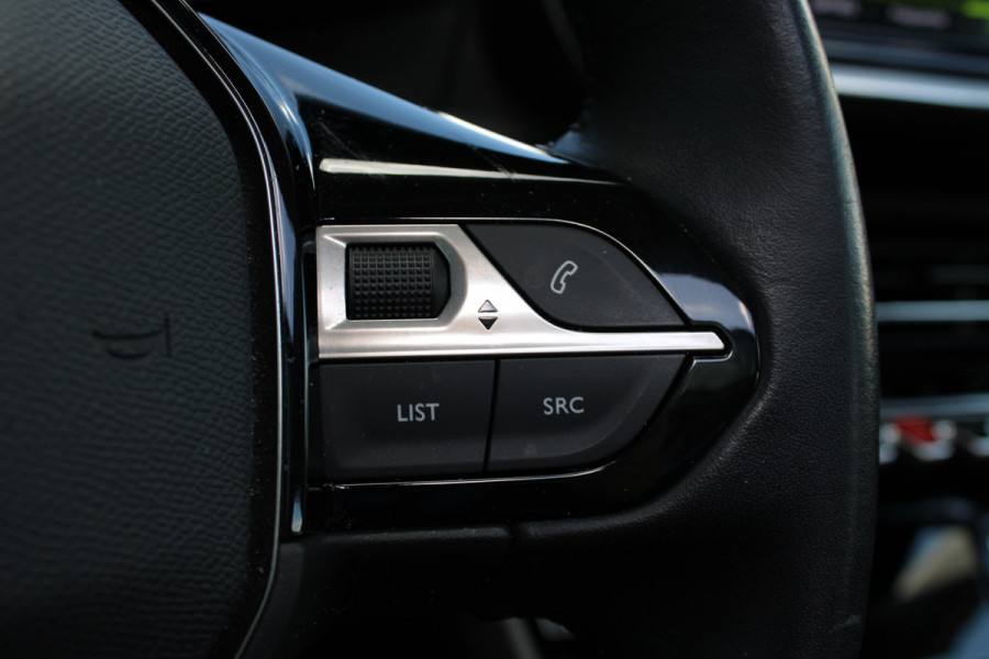 Peugeot 2008 1.2 PureTech GT-Line | Trekhaak | Panoramadak | Adaptive