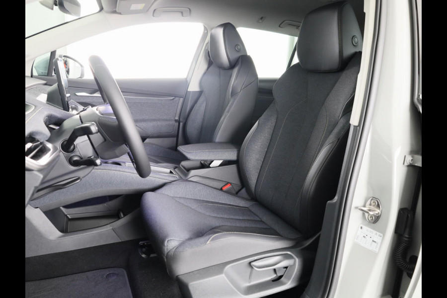 Škoda Elroq 85 Business Edition Tour 286 pk | Trekhaak | Business Upgrade Pakket - CLEVER | 20 inch lichtmetalen velgen | Adaptive Cruise Control | Dode hoeksensor | Bagage scheidingsnet