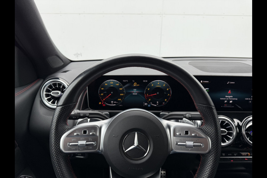 Mercedes-Benz Glb 200 Business Solution AMG | Trekhaak | Navi | 360* Camera | LED | DAB+ | Dodehoek | 19 inch