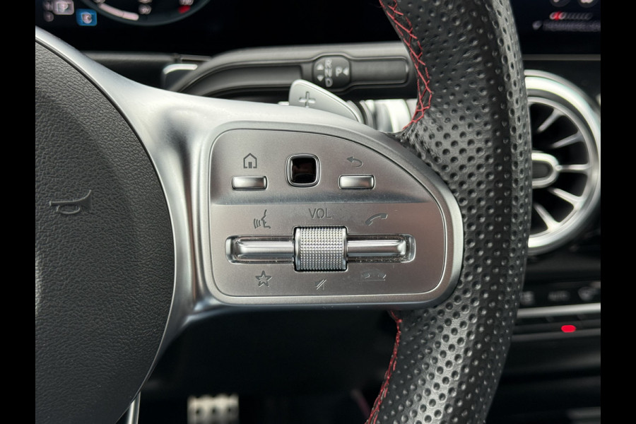 Mercedes-Benz Glb 200 Business Solution AMG | Trekhaak | Navi | 360* Camera | LED | DAB+ | Dodehoek | 19 inch