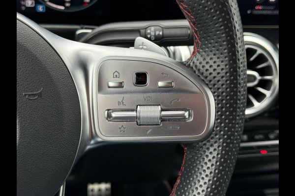 Mercedes-Benz Glb 200 Business Solution AMG | Trekhaak | Navi | 360* Camera | LED | DAB+ | Dodehoek | 19 inch