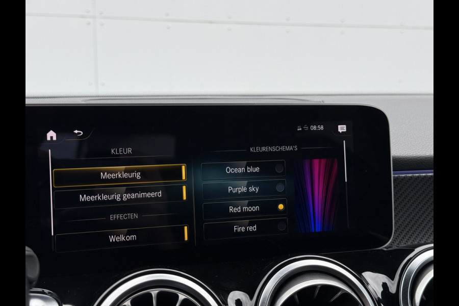 Mercedes-Benz Glb 200 Business Solution AMG | Trekhaak | Navi | 360* Camera | LED | DAB+ | Dodehoek | 19 inch