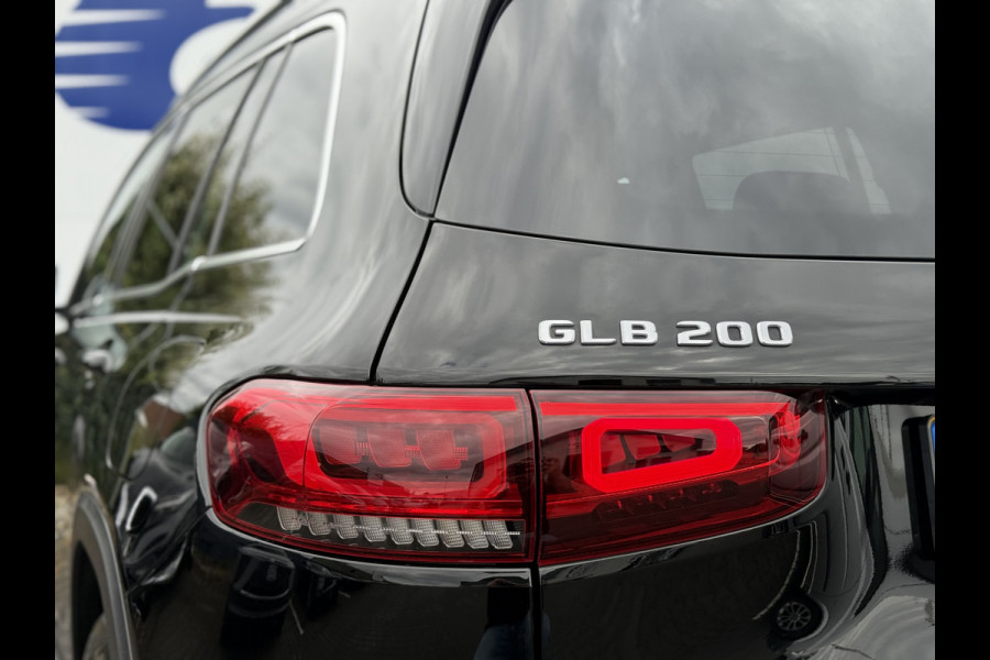 Mercedes-Benz Glb 200 Business Solution AMG | Trekhaak | Navi | 360* Camera | LED | DAB+ | Dodehoek | 19 inch