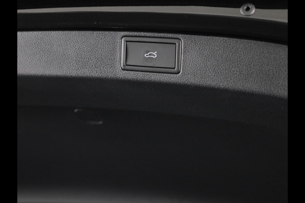Škoda SCALA Monte Carlo 1.0 TSI 115 pk 7 versn. DSG | Travel assist plus | Winter pakket | 18 inch lichtmetalen velgen