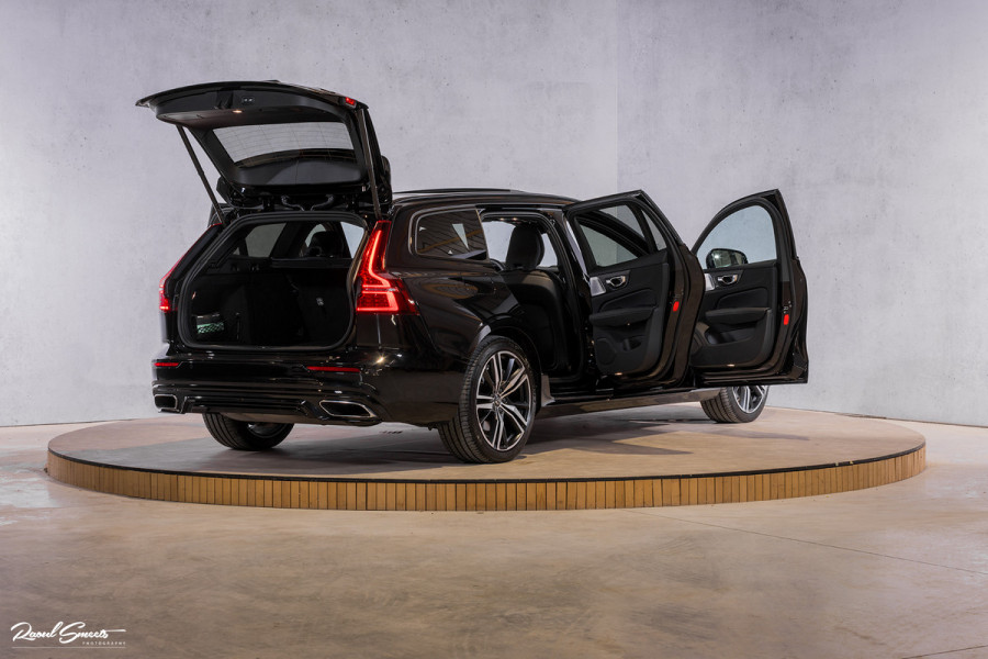 Volvo V60 2.0 T6 Plug-in hybrid AWD Plus Dark | Long range | Panorama dak | Bowers&Wilkins | Memory | stoel verkoeling |