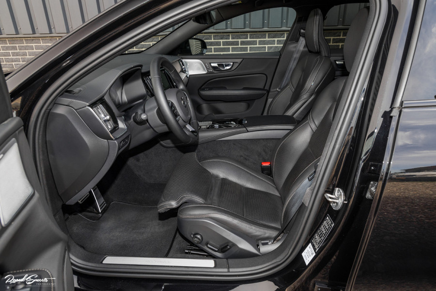 Volvo V60 2.0 T6 Plug-in hybrid AWD Plus Dark | Long range | Panorama dak | Bowers&Wilkins | Memory | stoel verkoeling |