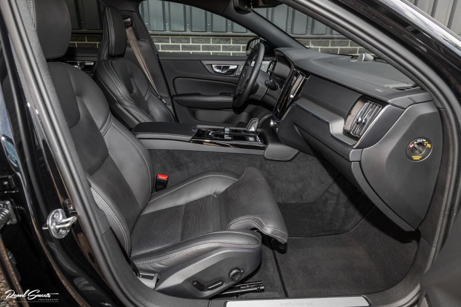 Volvo V60 2.0 T6 Plug-in hybrid AWD Plus Dark | Long range | Panorama dak | Bowers&Wilkins | Memory | stoel verkoeling |